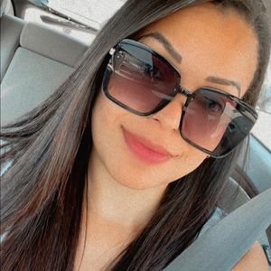 Meet your Posher, Aline